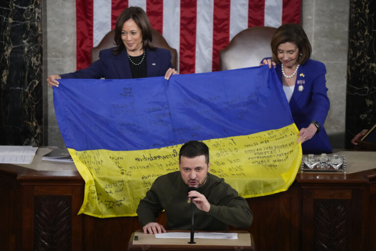 FALTA 13, 28 FILE - Vice President Kamala Harris and House Speaker Nancy Pelosi of Calif., right, react as Ukrainian President Volodymyr Zelenskyy presents lawmakers with a Ukrainian flag autographed by front-line troops in Bakhmut, in Ukraine's contested Donetsk province, as he addresses a joint meeting of Congress on Capitol Hill in Washington, Wednesday, Dec. 21, 2022. (AP Photo/Jacquelyn Martin, File)