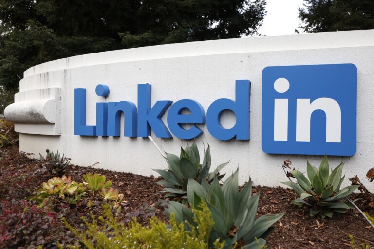 epa10484558 LinkedIn logo on the Corporate campus in Sunnyvale, California, USA, 22 February 2023. The employment-focused social network has revealed plans to layoff workers that will affect positions in Mountain View, Sunnyvale and San Francisco. EPA/JOHN G. MABANGLO