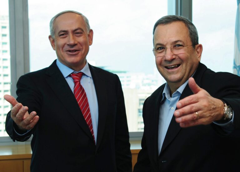 Resigning Defense Minister Ehud Barak with Prime Minister Benjamin Netnayahu..