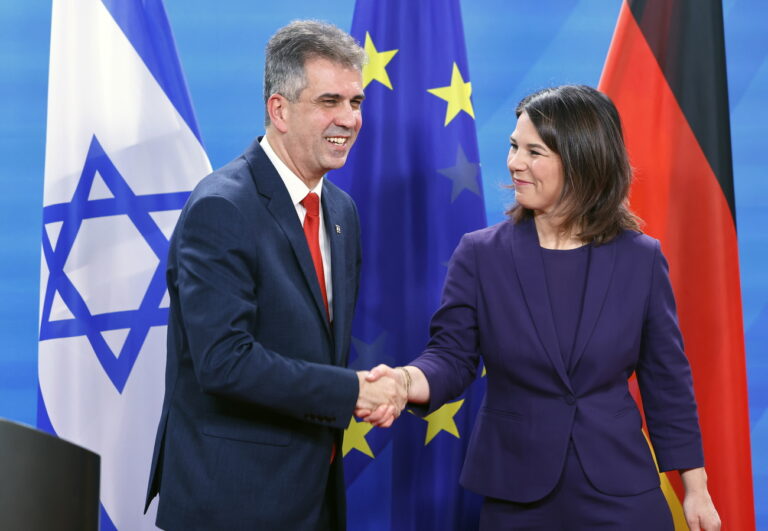 epa10495113 German Foreign Minister Annalena Baerbock (R) and Israel's Foreign Minister Eli Cohen shake hands as they attend a news conference after a meeting in Berlin, Germany, 28 February 2023. EPA/HANNIBAL HANSCHKE