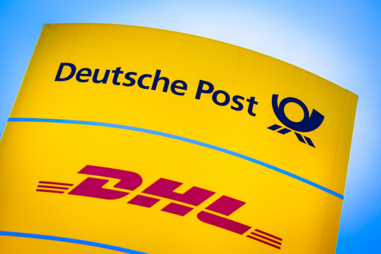 Die Deutsche Post tilgt Herkunft und Geschichte aus ihrem Namen und nennt sich künftig nur noch DHL. Botschaft: Vergesst Deutschland! Schöne neue Wunder-Welt