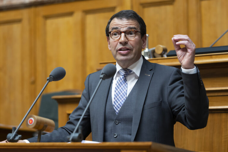 Matthias Samuel Jauslin, FDP-AG, spricht waehrend der Debatte um die Schweizer Kreislaufwirtschaft, waehrend der Sondersession der Eidgenoessischen Raete, am Mittwoch, 3. Mai 2023, in Bern. (KEYSTONE/Peter Klaunzer)