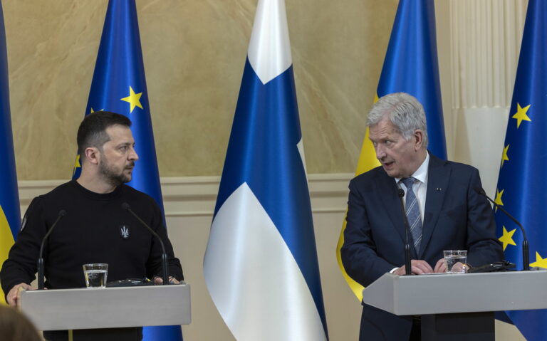 epa10606008 Ukraine President Volodymyr Zelensky (L) and his Finnish counterpart Sauli Niinisto (R) give a press conference following their meeting in Helsinki, Finland, 03 May 2023. Zelenskiy arrived in Finland on Wednesday for meetings with Nordic leaders to discuss the war with Russia and European relations. EPA/MAURI RATILAINEN