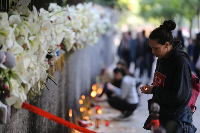 epa10610730 People leave flowers and light candles for the victims of a shooting in front of the 'Vladislav Ribnikar' elementary school in Belgrade, Serbia, 05 May 2023. A teenage student fatally shot seven girls and one boy using two handguns, which he had taken from his father. Six children and a teacher were also injured in the attack on 03 May 2023. EPA/ANDREJ CUKIC