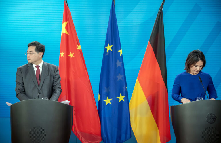 09.05.2023, Berlin: Annalena Baerbock (Bündnis90/Die Grünen), Außenministerin, nimmt neben ihrem Amtskollegen, Qin Gang, Außenminister von China, an einer Pressekonferenz nach dem bilateralen Gespräch im Auswärtigen Amt teil. Foto: Michael Kappeler/dpa-pool/dpa +++ dpa-Bildfunk +++ (KEYSTONE/DPA/Michael Kappeler)