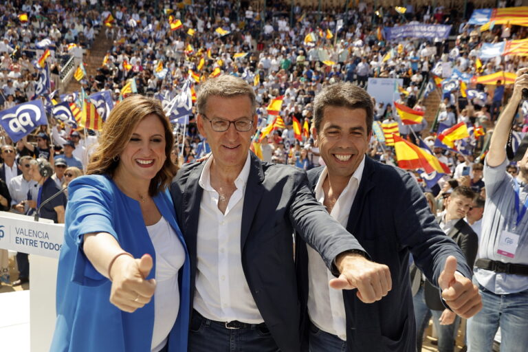 epa10643251 President of the People's Party (PP) Alberto Nunez Feijoo (C) attends a political rally at the bullring in Valencia, Spain, 21 May 2023, with PP's candidate to regional Presidency Carlos Mazon (R) and candidate to the Town Hall in Valencia Maria Jose Catala (L). Spain is holding local and regional elections throughout the country next 28 May 2023. EPA/KAI FORSTERLING