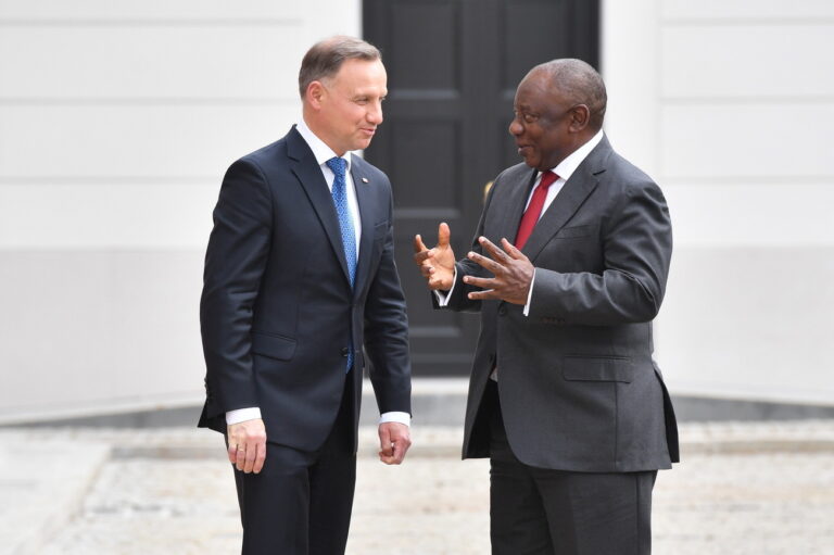 epa10692664 Polish President Andrzej Duda (L) welcomes South African President Cyril Ramaphosa (R), before their meeting at the Presidential Palace in Warsaw, Poland, 15 June 2023. EPA/Radek Pietruszka POLAND OUT