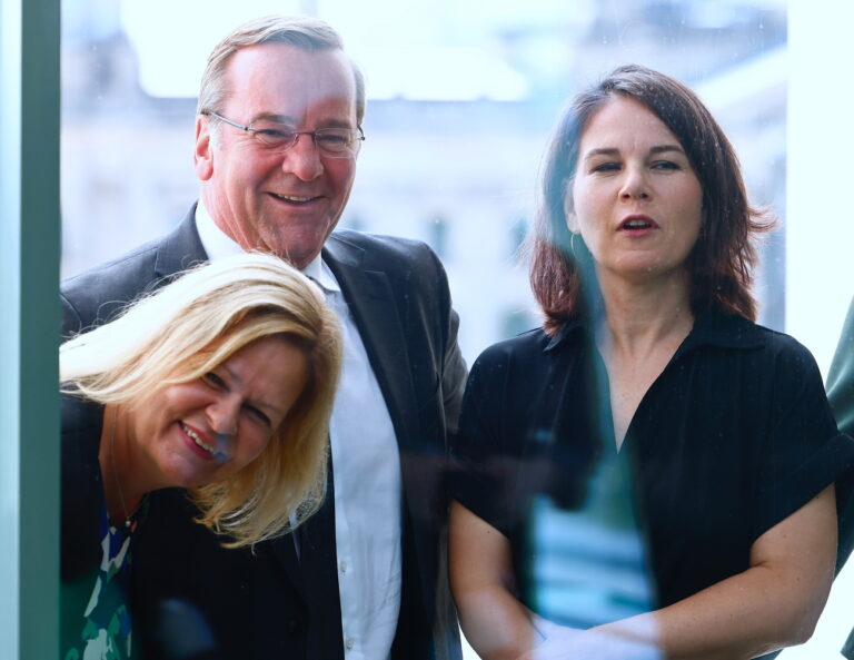 epa10743268 German Foreign Minister Annalena Baerbock (R-L), Defence Minister Boris Pistorius and Interior Minister Nancy Faeser on the balcony of the cabinet room ahead the weekly cabinet meeting of the German government at the Chancellery in Berlin, Germany, 13 July 2023. EPA/HANNIBAL HANSCHKE