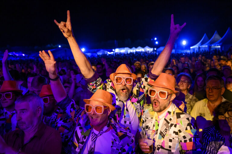 Festival goers listen the music by American musical vocal group Sister Sledge on stage of the 27th Venoge Festival in Penthaz, Switzerland, Thursday, August 17, 2023.(KEYSTONE/Laurent Gillieron)