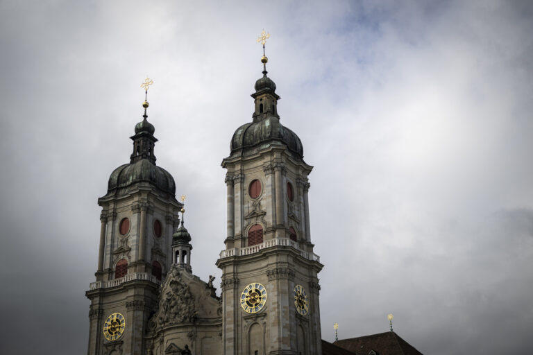 Blick auf die Kathedrale, aufgenommen am Dienstag, 19. September 2023, in St. Gallen. Bis morgen findet vor Ort die Bischofskonferenz statt. Thema sind unter anderem die Missbrauchsskandale, die vergangene Woche nach einer Studie der Universitaet Zuerich publik wurden. (KEYSTONE/Gian Ehrenzeller)