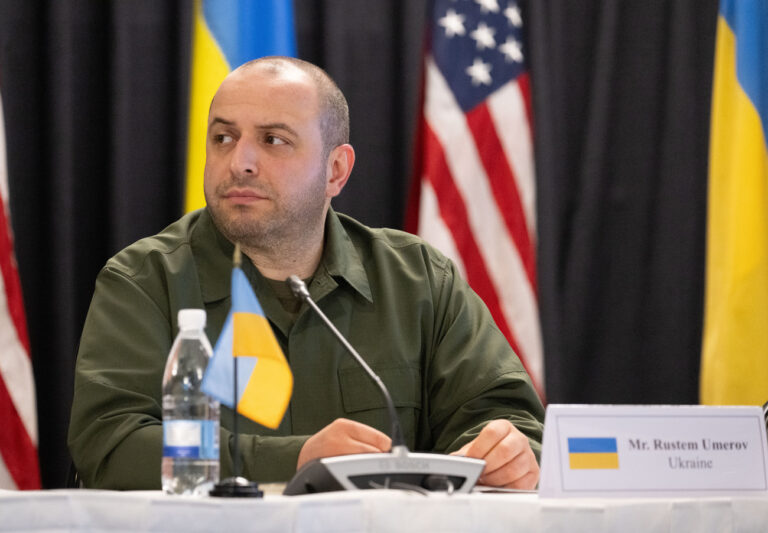 19.09.2023, Rheinland-Pfalz, Ramstein-Miesenbach: Rustem Umjerow, Verteidigungsminister der Ukraine kommt zum fünften Treffen der Ukraine-Kontaktgruppe auf dem US-Stützpunkt Ramstein. Foto: Boris Roessler/dpa +++ dpa-Bildfunk +++ (KEYSTONE/DPA/Boris Roessler)