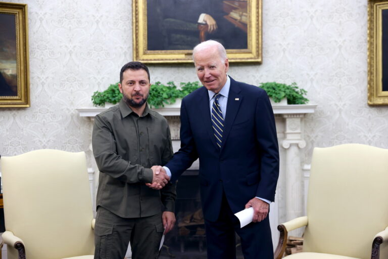 epa10875818 US President Joe Biden (R) shakes hands with Ukrainian President Volodymyr Zelensky (L) during a bilateral meeting in the Oval Office of the White House in Washington, DC, USA, 21 September 2023. Ukrainian President Zelensky is in Washington to meet with members of Congress at the US Capitol, the Pentagon and US President Joe Biden at the White House to make a case for further military aid. EPA/JULIA NIKHINSON / POOL