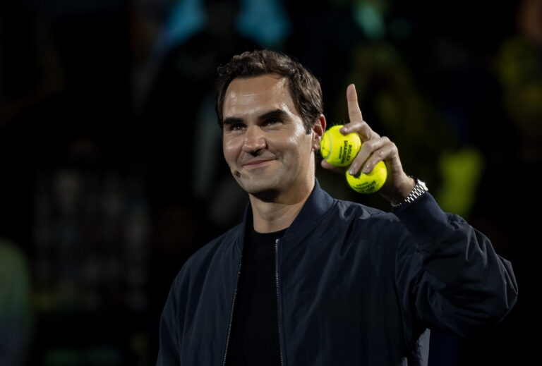 epa10916652 Swiss former tennis player Roger Federer distributes balls with his signature during the Federer's Fan Day at the Shanghai Masters tennis tournament, Shanghai, China, 13 October 2023. EPA/ALEX PLAVEVSKI