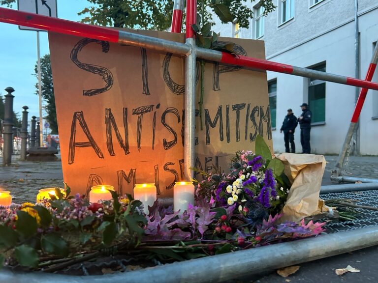 Eine Synagoge in Berlin-Mitte ist mit zwei Brandsätzen angegriffen worden – eine weitere Attacke auf jüdisches Leben in Deutschland. Es entsteht der Eindruck, Gaza sei ein neuer Stadtteil in der Bundeshauptstadt geworden