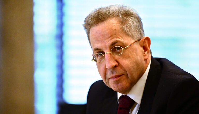 ARCHIV - 24.10.2023, Thüringen, Erfurt: Hans-Georg Maaßen (CDU), ehemaliger Verfassungsschutz-Chef, sitzt als Zeuge im Untersuchungsausschuss im Thüringer Landtag. (zu dpa: 