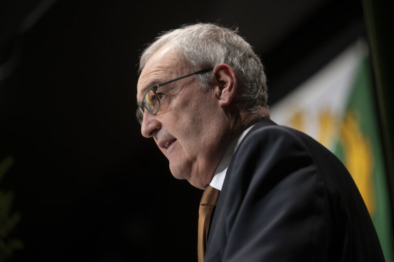 Bundesrat Guy Parmelin (Waadt) an der Delegiertenversammlung der SVP Schweiz, am Samstag, 11. November 2023, in Alterswilen. (KEYSTONE/Gian Ehrenzeller)