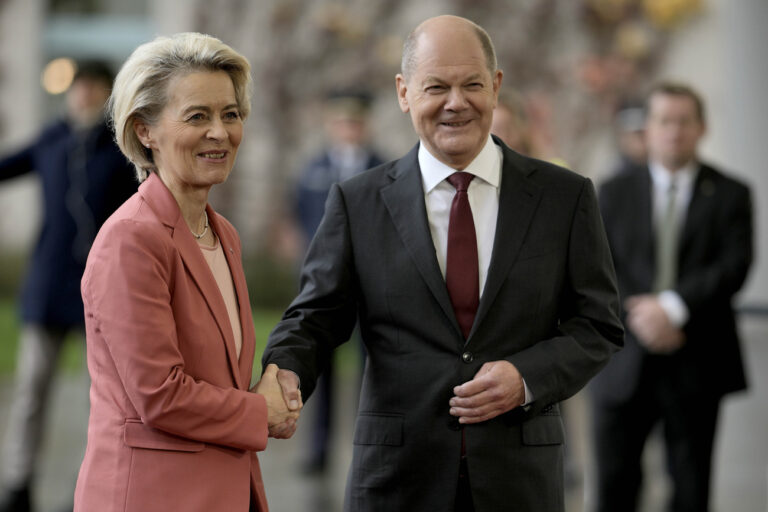 Scholz durchkreuzt Karrierepläne: Der Job der Nato-Generalsekretärin sei für Ursula von der Leyen zu bedeutsam, meint der Kanzler. Als EU-Chefin ist sie offenbar gerade gut genug
