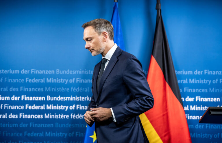 23.11.2023, Berlin: Christian Lindner (FDP), Bundesminister der Finanzen, gibt ein Pressestatement zu den Auswirkungen des Urteils des Bundesverfassungsgerichts zur Verwendung von Haushaltsmitteln. Foto: Michael Kappeler/dpa +++ dpa-Bildfunk +++ (KEYSTONE/DPA/Michael Kappeler)