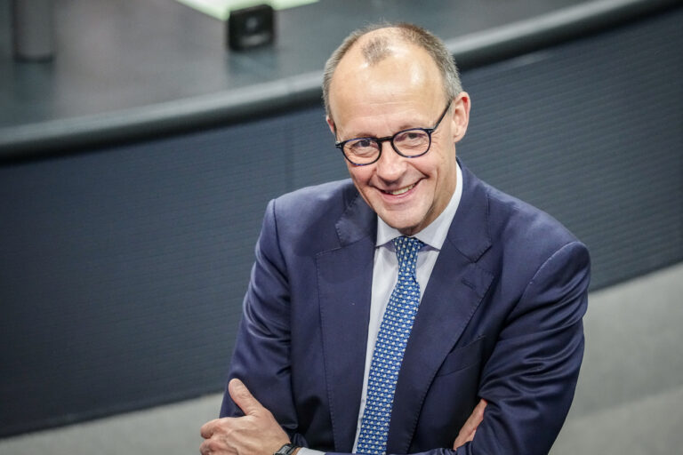 14.12.2023, Berlin: Friedrich Merz (CDU), CDU-Bundesvorsitzender und Unionsfraktionsvorsitzender, nimmt im Bundestag an der Debatte über Digitalisierung des Gesundheitswesens mit elektronischen Rezepten und digitalen Patientenakten teil. Foto: Kay Nietfeld/dpa +++ dpa-Bildfunk +++ (KEYSTONE/DPA/Kay Nietfeld)