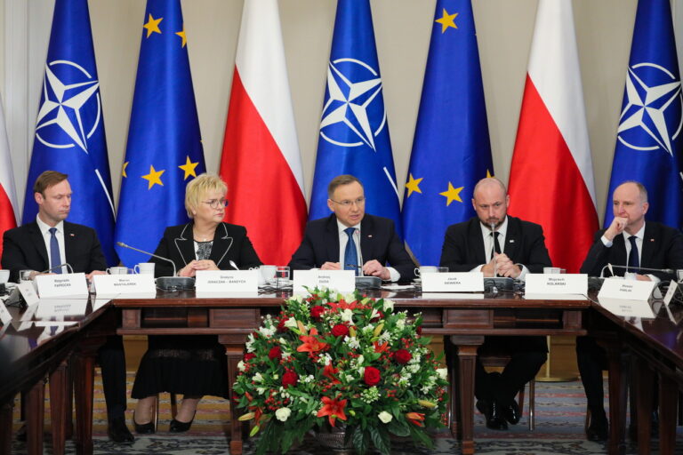 epa11038543 President of the Republic of Poland Andrzej Duda (C), Head of the Cabinet of the Head of State Marcin Mastalerek (L), Head of the Chancellery of the President of the Republic of Poland Graoyna Ignaczak-Bandych (2-L), Head of the National Security Bureau Jacek Siewiera (2-R) and Secretary of State in the Chancellery of the President of the Republic of Poland Wojciech Kolarski (R) at a meeting of the National Security Council at the Belvedere in Warsaw, Poland, 20 December 2023. EPA/Pawel Supernak POLAND OUT