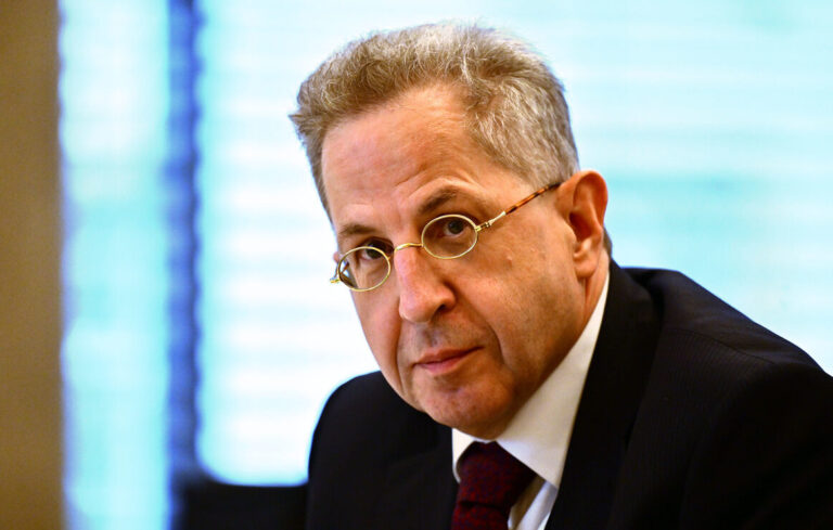 ARCHIV - 24.10.2023, Thüringen, Erfurt: Hans-Georg Maaßen (CDU), ehemaliger Verfassungsschutz-Chef, sitzt als Zeuge im Untersuchungsausschuss im Thüringer Landtag. (zu dpa: 