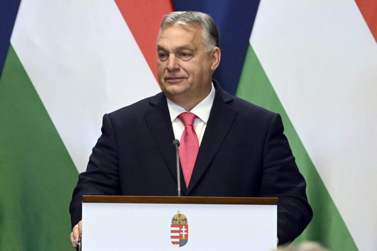 Viktor Orbán verzögert Schwedens Nato-Beitritt: Die Opposition wirft der ungarischen Regierungspartei vor, man wolle mit der Destabilisierung von Nato und EU ein Signal an Putin senden