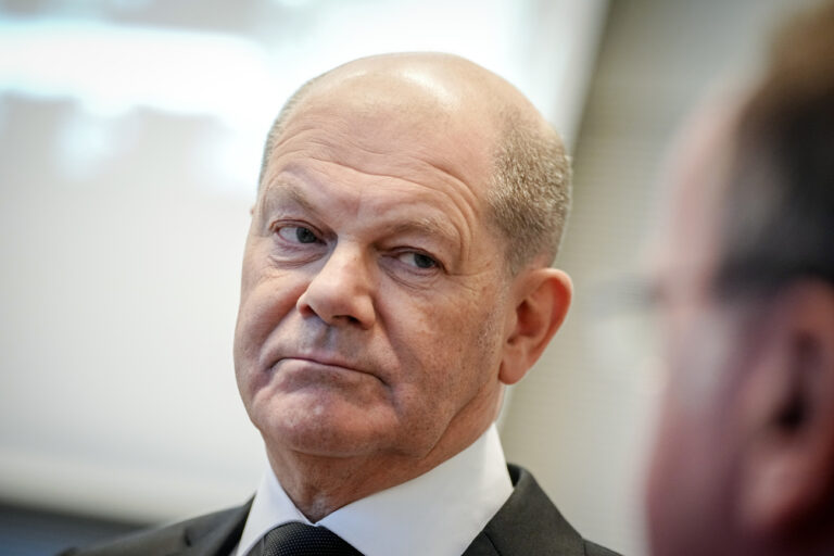 16.01.2024, Berlin: Bundeskanzler Olaf Scholz (SPD) nimmt an der Fraktionssitzung seiner Partei teil. Foto: Kay Nietfeld/dpa +++ dpa-Bildfunk +++ (KEYSTONE/DPA/Kay Nietfeld)