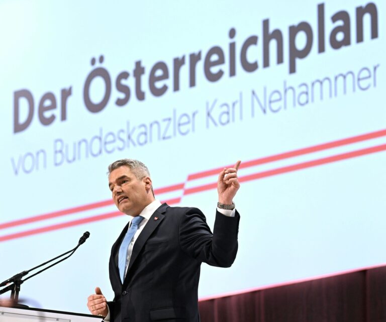 ABD0328_20240126 - WELS - ÖSTERREICH: Bundeskanzler und ÖVP-Bundesparteiobmann Karl Nehammer am Freitag, 26. Jänner 2024, im Rahmen der ÖVP-Präsentation des 