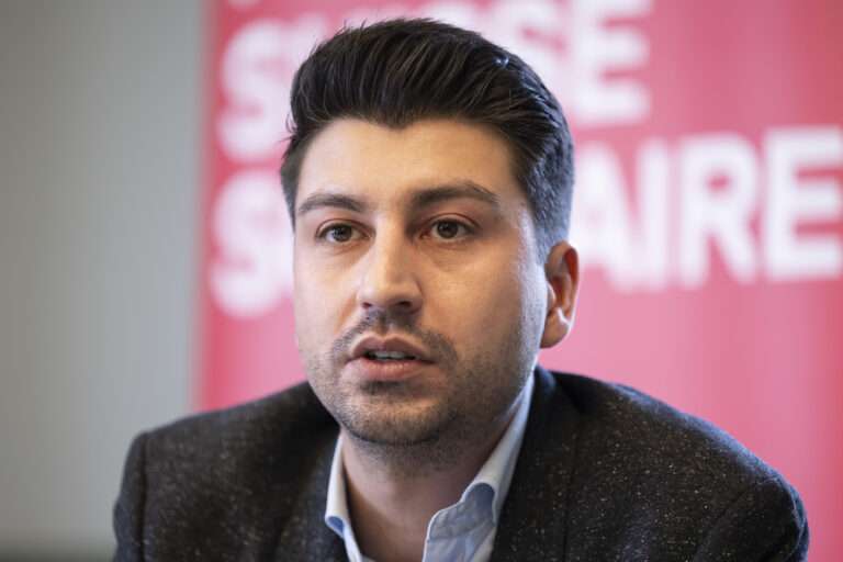 Nationalrat Fabian Molina, SP-ZH, spricht waehrend einem Point de Presse der SP Schweiz zum 