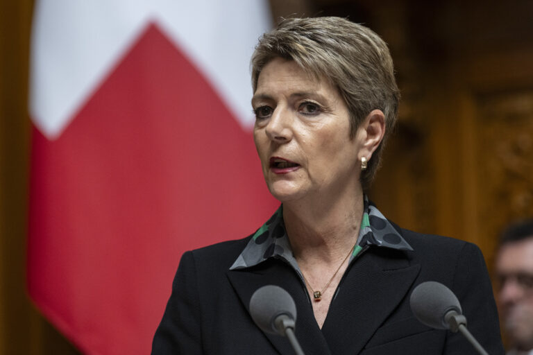 Bundesraetin Karin Keller Sutter spricht im Nationalrat an der Fruehjahrssession der Eidgenoessischen Raete, am Montag, 11. Maerz 2024, in Bern. (KEYSTONE/Peter Schneider)