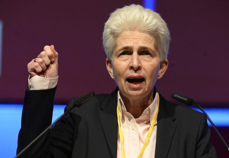 13.04.2024, Nordrhein-Westfalen, Duisburg: Marie-Agnes Strack-Zimmermann, Spitzenkandidatin der FDP zu Europawahl, spricht beim 77. Ordentlichen Landesparteitag, zum Europawahlkampf. Die Delegierten wählen heute einen Landesvorstand. Foto: Roberto Pfeil/dpa +++ dpa-Bildfunk +++ (KEYSTONE/DPA/Roberto Pfeil)