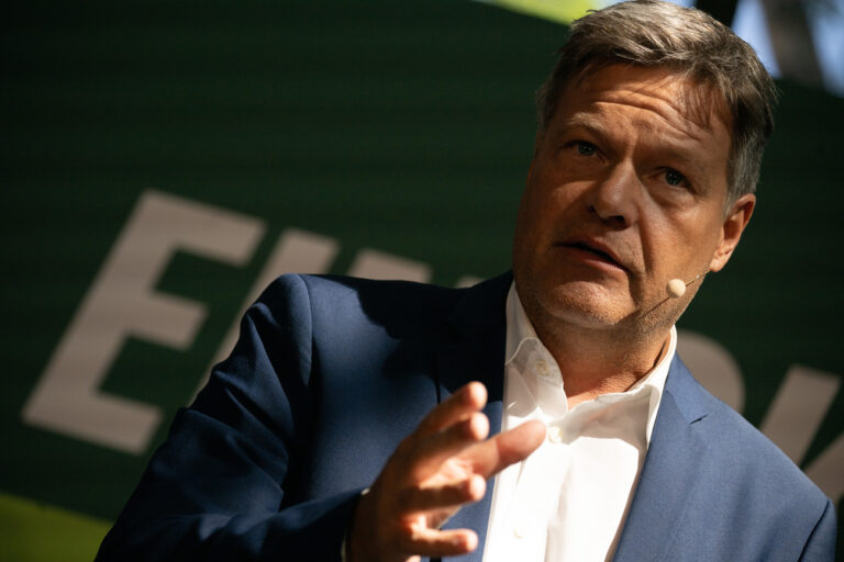 13.05.2024, Berlin: Robert Habeck (Bündnis 90/Die Grünen), Bundesminister für Wirtschaft und Klimaschutz, spricht während des Auftakts der Europawahlkampf-Tour der Grünen. Die Europawahl findet am 9. Juni 2024 statt. (zu dpa: «Habeck: Verstehen Streit um das Rentenpaket nicht wirklich») Foto: Sebastian Christoph Gollnow/dpa +++ dpa-Bildfunk +++ (KEYSTONE/DPA/Sebastian Gollnow)