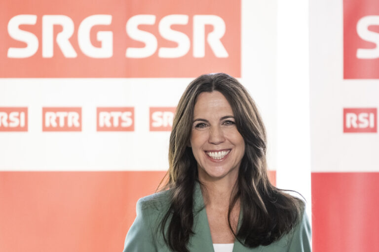 QUALITY REPEAT --- Susanne Wille tritt als neue Generaldirektorin der Schweizerischen Radio- und Fernsehgesellschaft SRG vor die Medien, am Samstag, 25. Mai 2024 in Bern. Die 50-jaehrige Schweizer Journalistin und Moderatorin Wille stammt aus dem Aargau und ist seit Juni 2020 Leiterin der Abteilung Kultur beim Schweizer Radio und Fernsehen SRF und Mitglied der Geschaeftsleitung. Sie wurde am Vormittag vom SRG-Verwaltungsrat gewaehlt und anschliessend von den SRG Delegierten bestaetigt. (KEYSTONE/Alessandro della Valle)