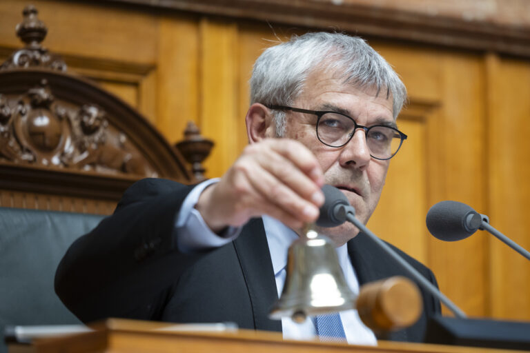 Nationalratspraesident Eric Nussbaumer eroeffnet die Sitzung am ersten Tag der Sommersession der Eidgenoessischen Raete, am Montag, 27. Mai 2024, im Nationalrat in Bern. (KEYSTONE/Peter Klaunzer)