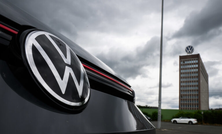 VW prüft die Schliessung eines Brüsseler Werks. Grund dafür ist die schwache Nachfrage nach Elektroautos