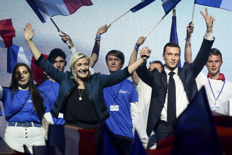 Umfrage zeigt: Marine Le Pen und ihr Rassemblement National könnten bei Parlamentswahlen in Frankreich eine absolute Mehrheit erreichen