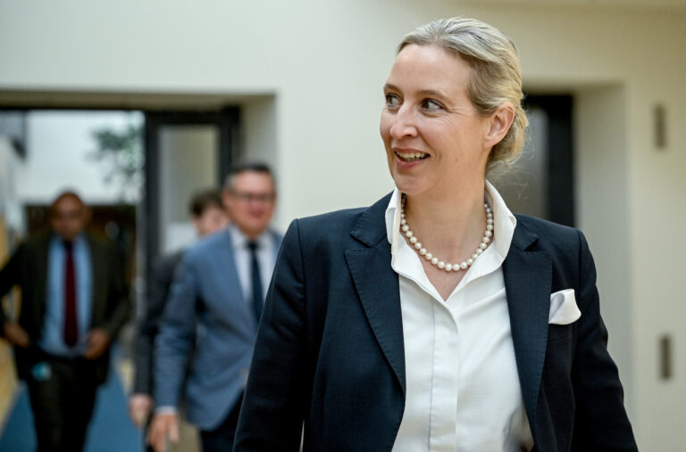 10.06.2024, Berlin: Alice Weidel, Vorsitzende der AfD-Bundestagsfraktion, kommt zu Beratungen mit den neugewählten AfD Europa-Abgeordneten nach der Europawahl. Foto: Britta Pedersen/dpa +++ dpa-Bildfunk +++ (KEYSTONE/DPA/Britta Pedersen)