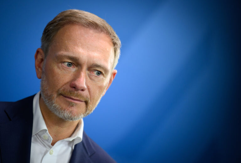 ARCHIV - 29.05.2024, Berlin: Christian Lindner (FDP), Bundesminister der Finanzen, äußert sich bei einer Pressekonferenz im Bundesfinanzministerium zum Beschluss des Bundeskabinetts zum Rentenpaket II. (zu dpa: «Lindner bleibt bei Debatte über Schuldenbremse kompromisslos») Foto: Bernd von Jutrczenka/dpa +++ dpa-Bildfunk +++ (KEYSTONE/DPA/Bernd von Jutrczenka)