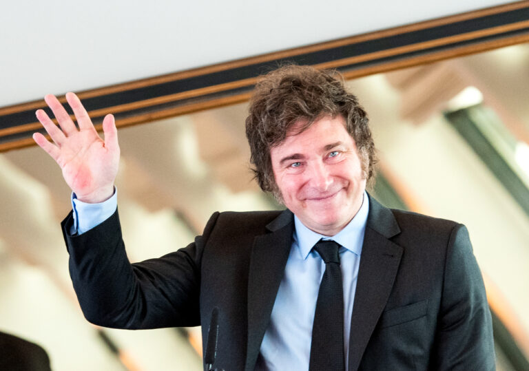 22.06.2024, Hamburg: Der argentinische Präsident Javier Milei spricht anlässlich seiner Auszeichnung mit der Hayek-Medaille der Friedrich August v. Hayek-Gesellschaft. Foto: Daniel Bockwoldt/dpa +++ dpa-Bildfunk +++ (KEYSTONE/DPA/Daniel Bockwoldt)