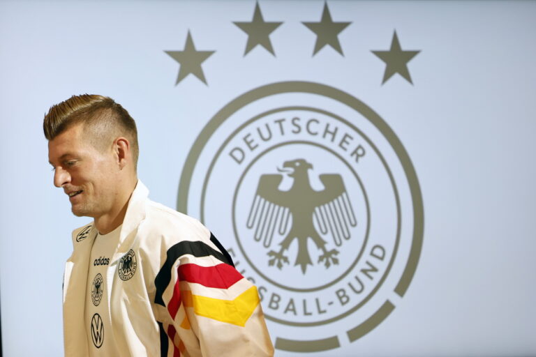 Fussball-Star Toni Kroos: Deutschland habe sich in den letzten zehn Jahren stark verändert. Seine Tochter würde er in der Nacht eher in Spanien rauslassen. Er plane nicht, nach Deutschland zurückzukehren