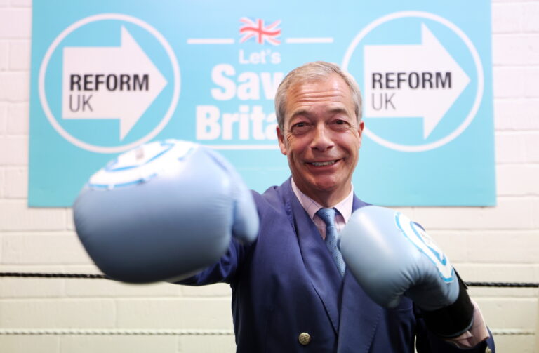 epa11455063 Reform UK leader Nigel Farage wearing boxing gloves as he visits a boxing gym with British heavyweight boxer Derek Chisora (not seen) in Clacton, Britain, 03 July 2024. The UK is set to hold a general election on 04 July. EPA/ANDY RAIN
