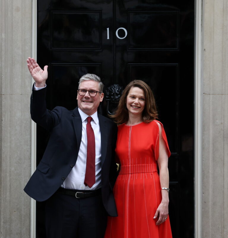 epa11458875 Britain's new Prime Minister Keir Starmer (L) and his wife Victoria Starmer wave to the media on the steps of 10 Downing Street in London, Britain, 05 July 2024. Labour party leader Keir Starmer became the country's new prime minister on 05 July, after his party won a landslide victory in the general election. EPA/ANDY RAIN