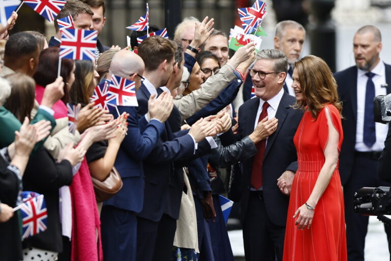 epa11459067 Britain's new Prime Minister Keir Starmer (2-R) and his wife Victoria Starmer (R) greet wellwishers as they arrive at Downing Street in London, Britain, 05 July 2024. Labour party leader Keir Starmer became the country's new prime minister on 05 July, after his party won a landslide victory in the general election. EPA/TOLGA AKMEN