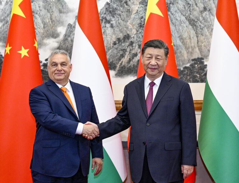 Chinesische Medizin für den Weltfrieden: Was heisst «gesund» auf Chinesisch? Viktor Orbán weiss es und ist eigens nach China gereist, um es der Welt zu beweisen
