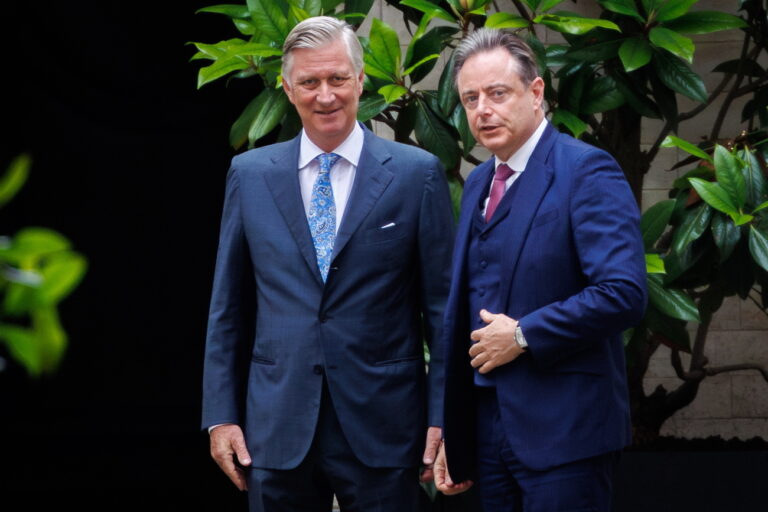 epa11469818 King Philippe of Belgium (L) receives preformator N-VA Chairman Bart De Wever (R) in audience at the Royal Palace in Brussels, Belgium, 10 July 2024. The president of the nationalist New Flemish Alliance (N-VA), De Wever, will continue his talks with other political parties on the formation of a new government. The N-VA will be joined in the talks by the French-speaking center-right Mouvement Réformateur (MR) and the centrist Les Engagés, as well as by the Dutch-speaking centrist Christian Democratic and Flemish Party and the center-left Vooruit Forward Party. Vooruit finally agreed to participate in federal government formation negotiations with N-VA, CD&V, MR and Les Engagés. Belgium held its European, federal, and regional elections on 09 June 2024. EPA/OLIVIER MATTHYS