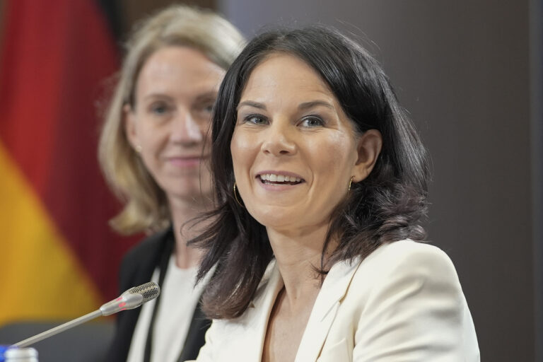 Annalena Baerbock verzichtet auf die Kanzlerkandidatur. Die Grünen-Politikerin wolle sich voll und ganz auf ihre Aufgaben als Aussenministerin konzentrieren