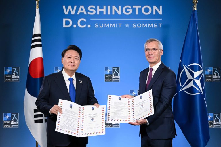 epa11473539 South Korean President Yoon Suk Yeol (L) and North Atlantic Treaty Organization (NATO) Secretary General Jens Stoltenberg pose for a photograph with an agreement on a mutual recognition process for military airworthiness certification, on the sidelines of the NATO summit in Washington, DC, USA, 11 July 2024. The accord, NATO's first such deal with an Asian country, was signed between South Korea's Defense Acquisition Program Administration and NATO's Aviation Committee. EPA/YONHAP / POOL SOUTH KOREA OUT