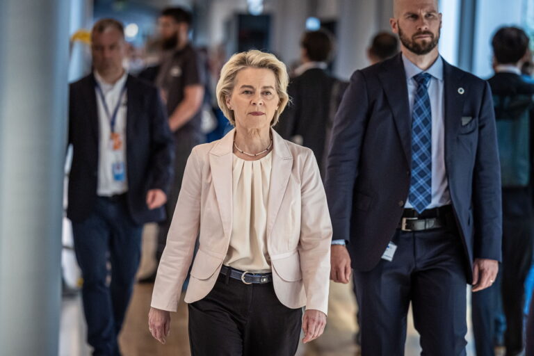 epa11480166 European Commission President Ursula von der Leyen (C) arrives at the European Parliament in Strasbourg, France, 15 July 2024. The first plenary session of the new European Parliament takes place from 16 to 19 July 2024. EPA/CHRISTOPHE PETIT TESSON