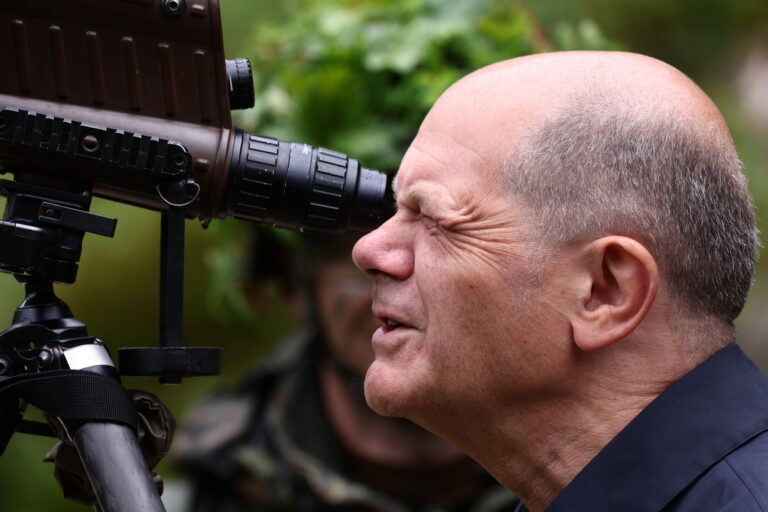 epaselect epa11491609 German Federal Chancellor Olaf Scholz looks through a binocular during his visit to the German Army Mountaineer brigade in Oberjettenberg, Germany, 22 July 2024. The chancellor familiarized himself with he daily tasks of the brigade. EPA/ANNA SZILAGYI
