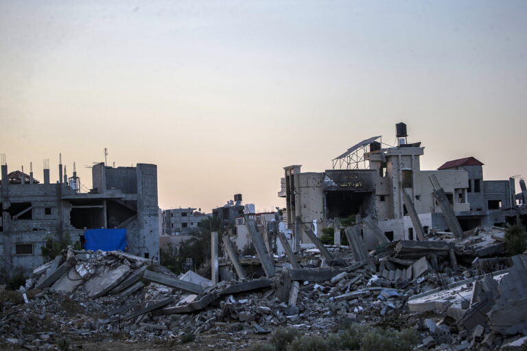 epa11496187 Destroyed houses seen during an Israeli military operation in Khan Younis, southern Gaza Strip, 25 July 2024. More than 39,000 Palestinians and over 1,400 Israelis have been killed, according to the Palestinian Health Ministry and the Israel Defense Forces (IDF), since Hamas militants launched an attack against Israel from the Gaza Strip on 07 October 2023, and the Israeli operations in Gaza and the West Bank which followed it. EPA/MOHAMMED SABER